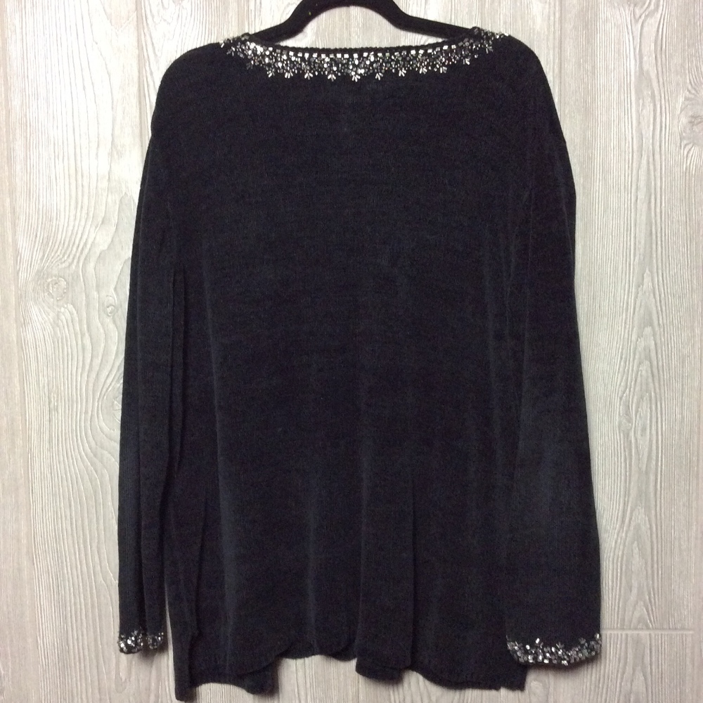 Black and Silver V-neck Sweater - PLUS SIZE - Picture 3 of 3